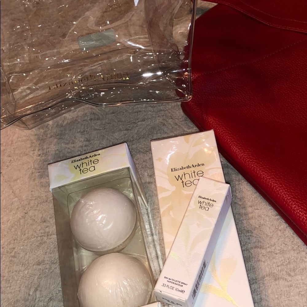 Elizabeth Arden Set - Picture 3 of 3